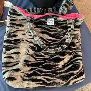 Minky mamas carry all